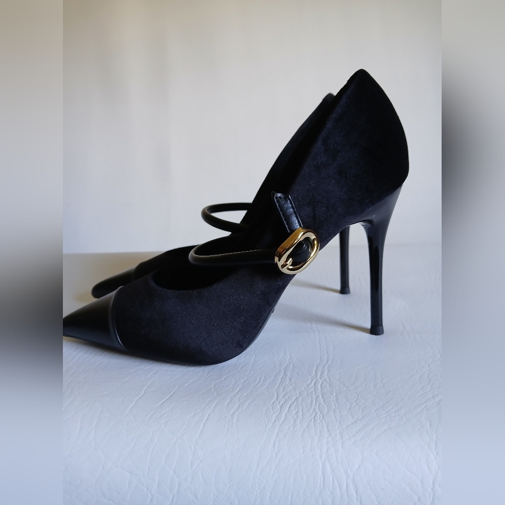 Bigtree Women's Sophisticatwd Black Stiletto Heels by - Picture 3 of 13